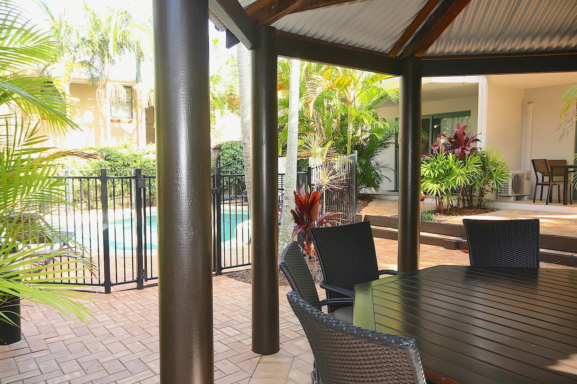 Aparthotel Cossies By The Sea Byron Bay Exterior foto